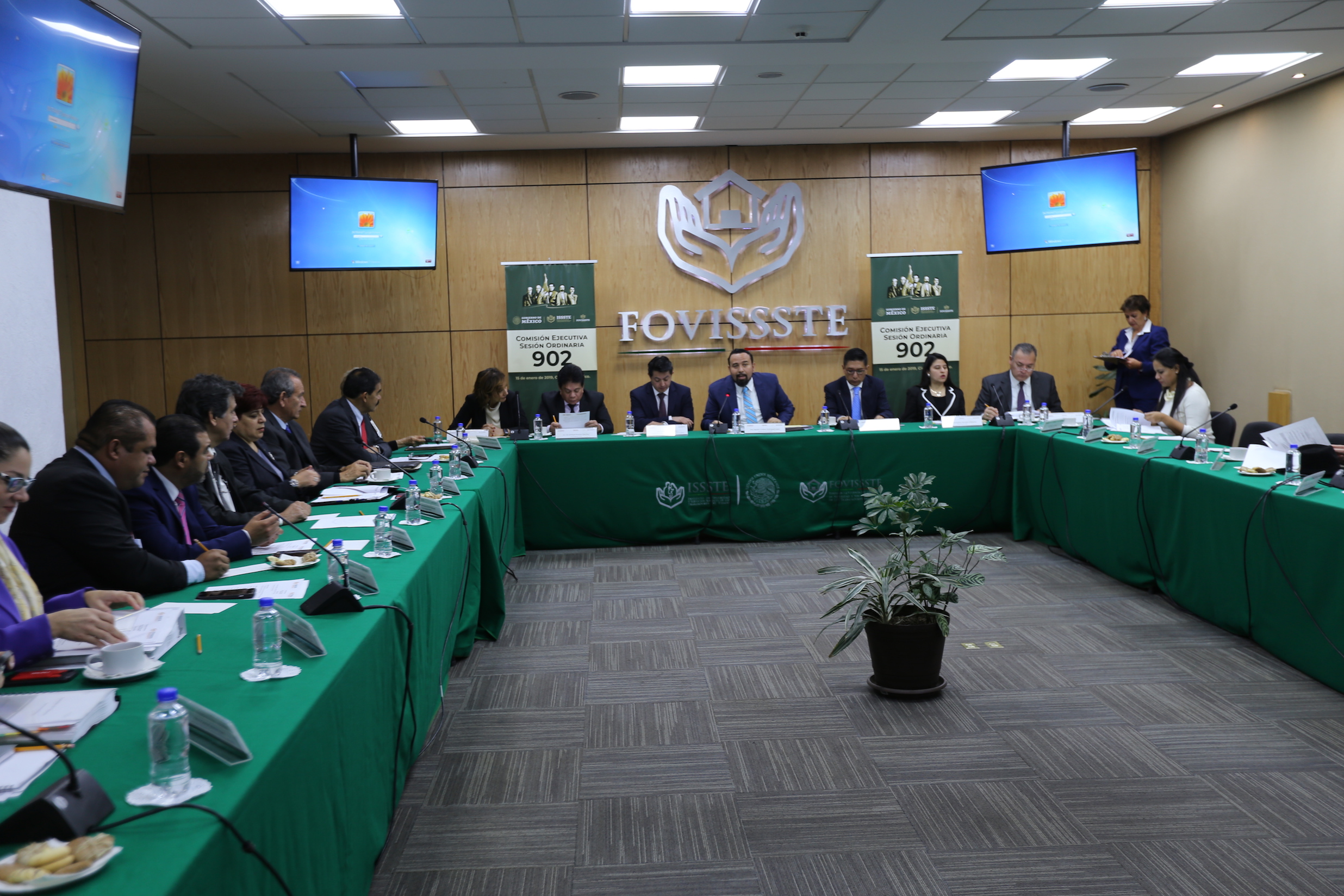 Encabeza el Vocal Ejecutivo del Fovissste Agustín Rodriguez López la comisión ejecutiva número 902