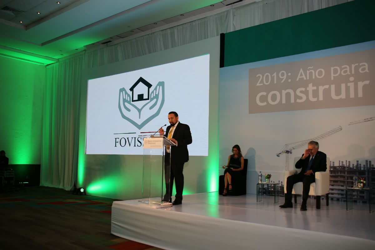 Encabeza el Vocal Ejecutivo del Fovissste Agustín Rodriguez López, este magno evento organizado por el Banco Inmobiliario Mexicano