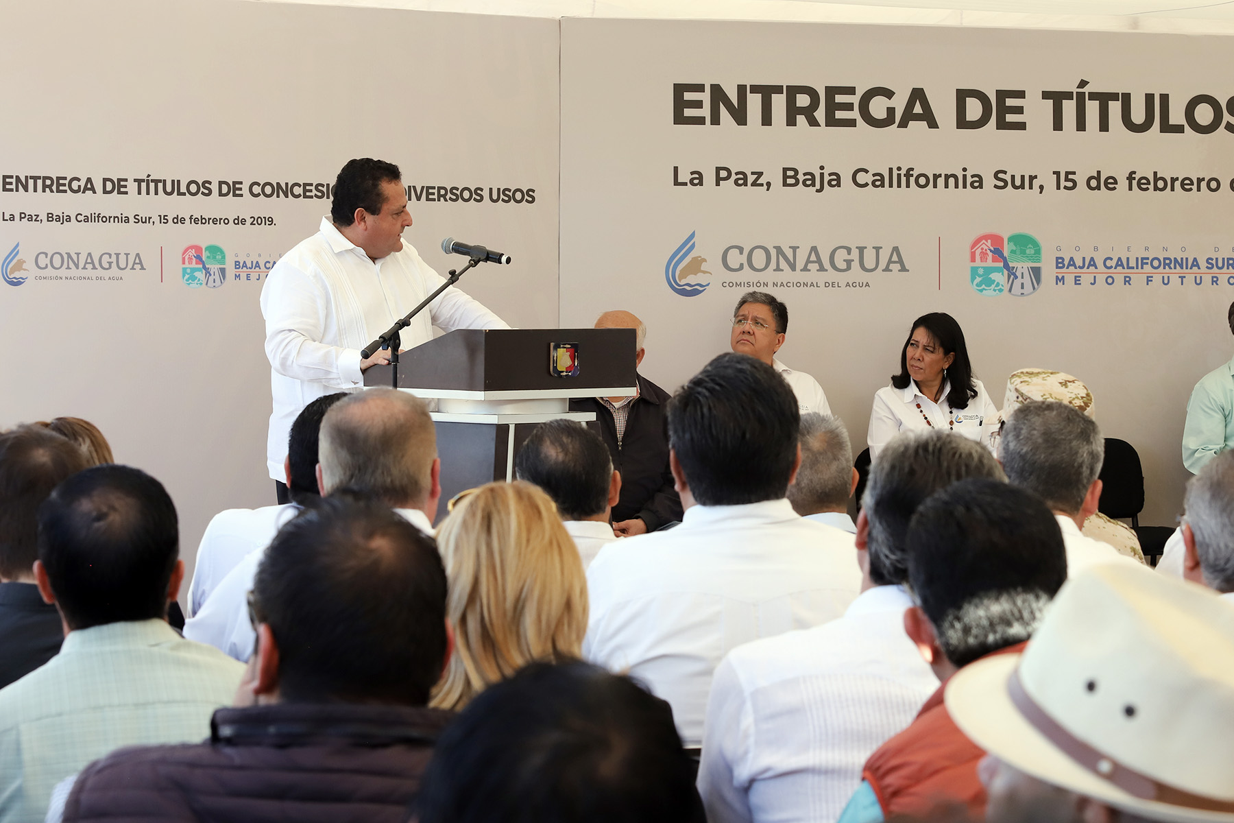 Carlos Mendoza Davis ratificó la disposición de trabajar coordinadamente y agradeció el compromiso para conformar una agenda conjunta entre los tres órdenes de Gobierno.