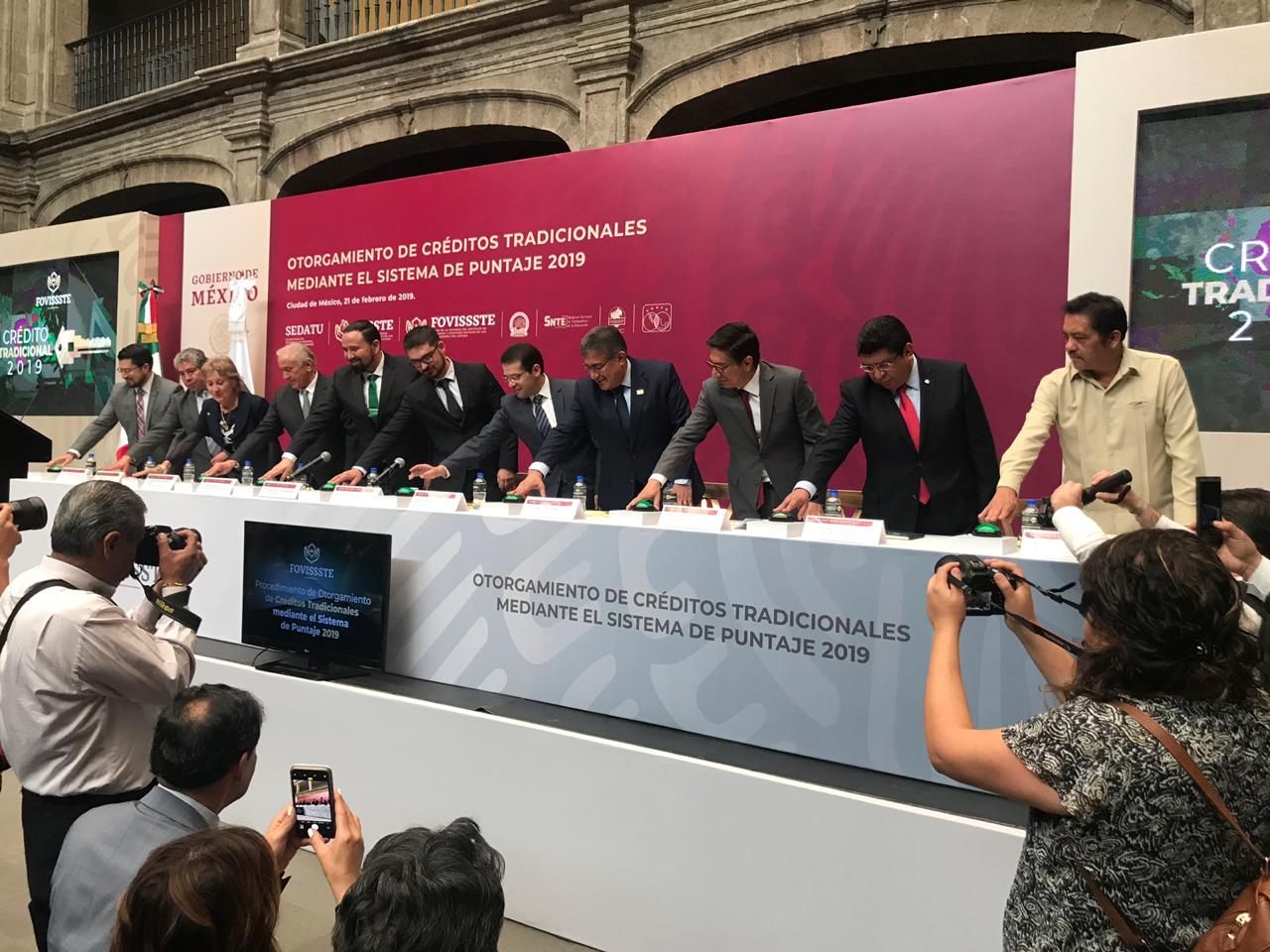 El Vocal Ejecutivo Agustín Gustavo Rodríguez López, junto a representantes de autoridades federales y líderes sindicales, llevaron a cabo esta ceremonia