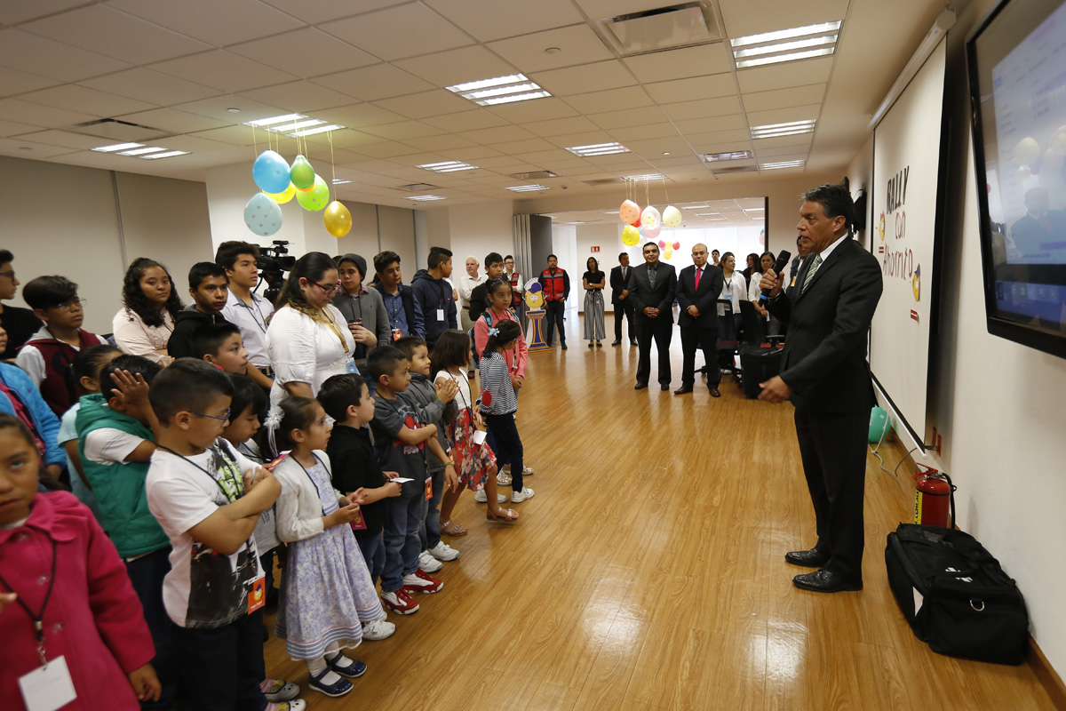El Vocal Ejecutivo de PENSIONISSSTE, Iván Pliego Moreno, inauguró el evento, donde los niños fueron los invitados especiales