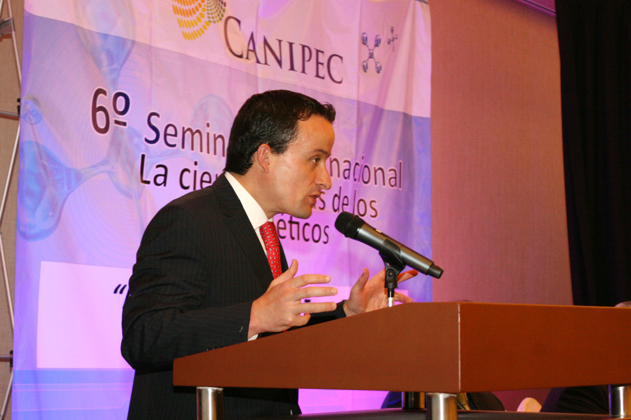El Comisionado Arriola manifestó que la actual regulación mexicana en esta materia es ejemplo en América Latina y el estándar de México es referencia en los países de la Alianza del Pacífico. 