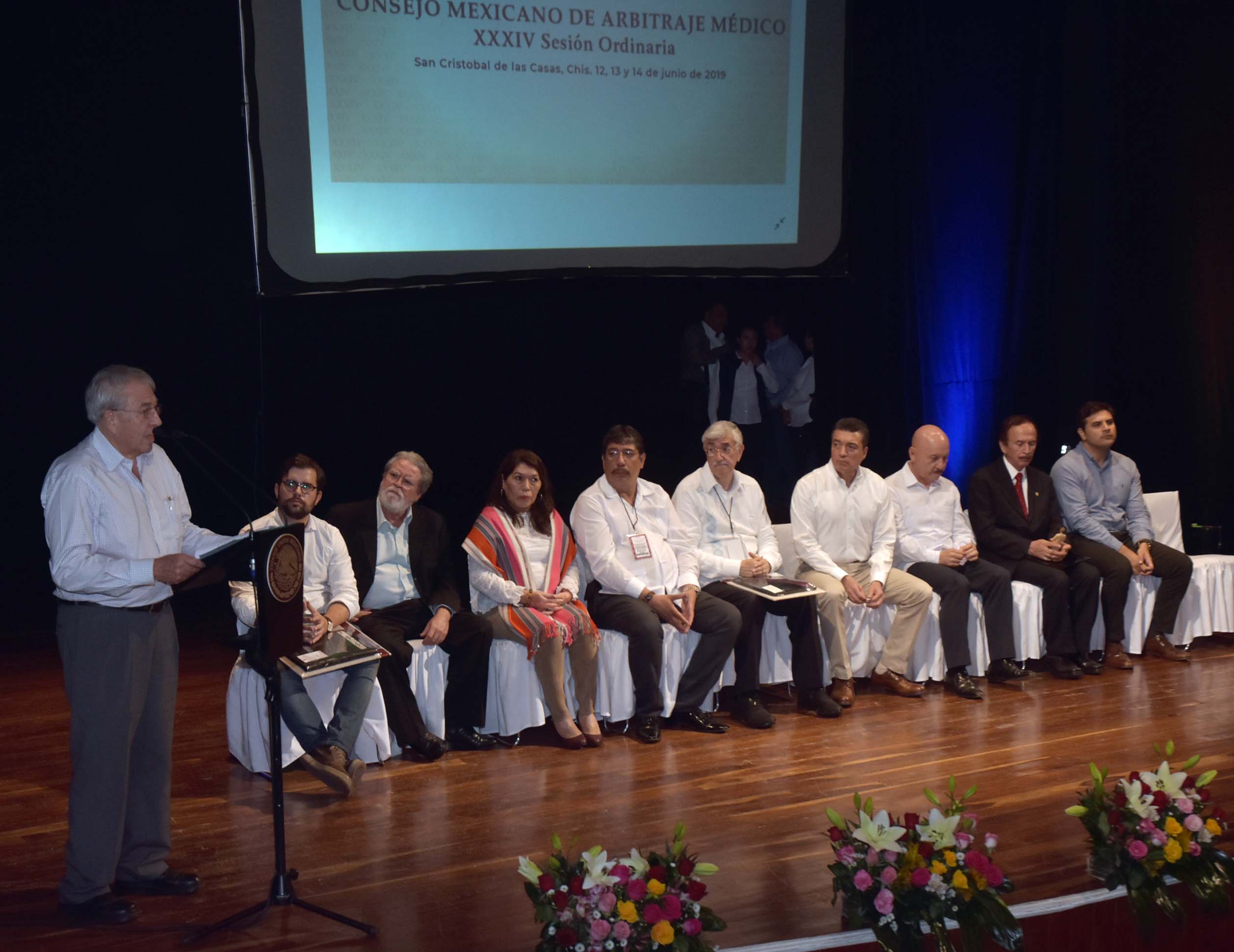 Miembros del consejo mexicano de arbitraje médico durante la ceremonia de inauguración de la treinta y cuatro sesión ordinaria.