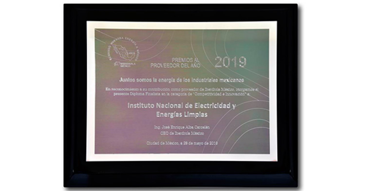 Placa de reconocimiento, ganadores de los Premios Iberdrola México 2019, entre ellos el INEEL.
