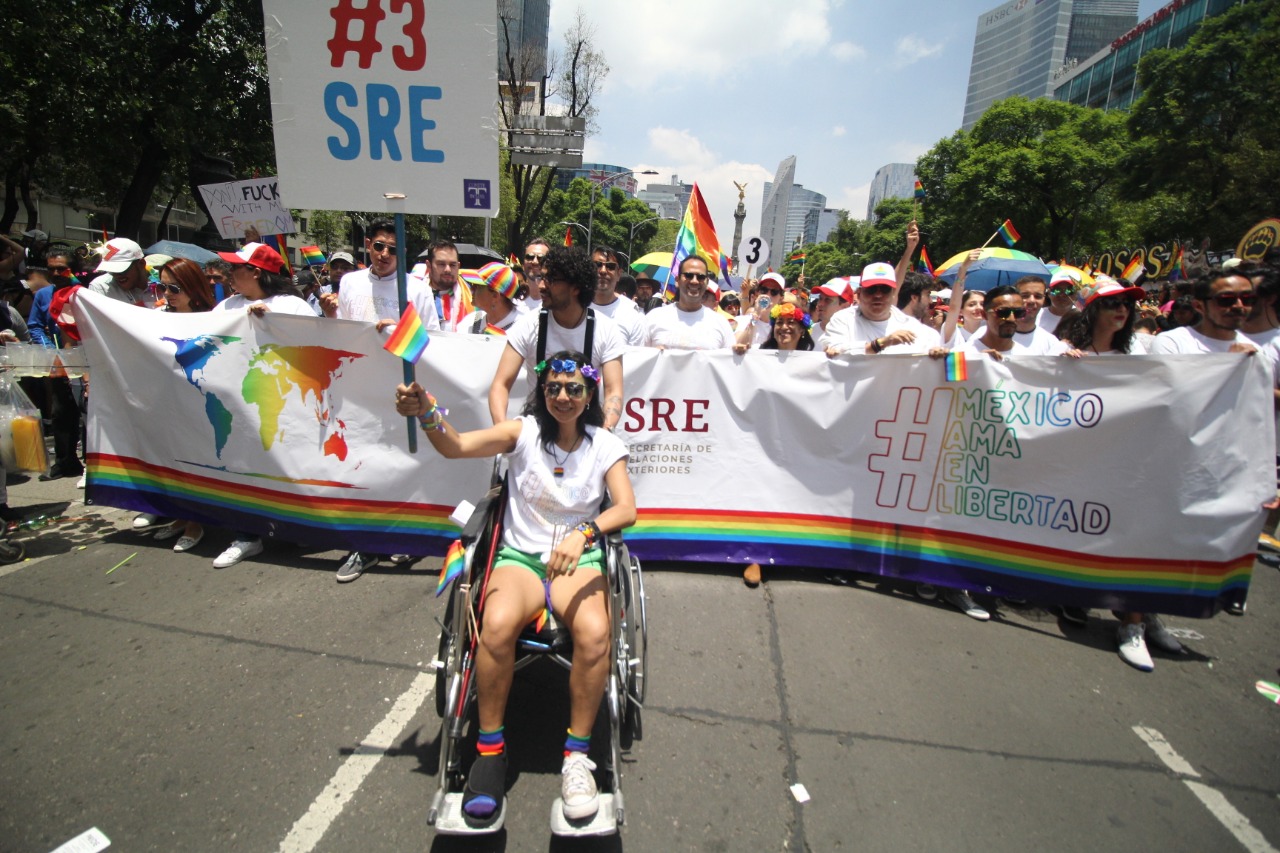 /cms/uploads/image/file/508102/Foto_1_Contingente_de_SRE_participa_en_41_Marcha_por_el_Orgullo_LGBTTTI.jpeg