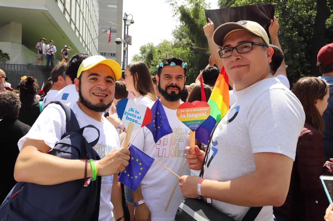 /cms/uploads/image/file/508106/Foto_7_Contingente_de_SRE_participa_en_41_Marcha_por_el_Orgullo_LGBTTTI.jpeg