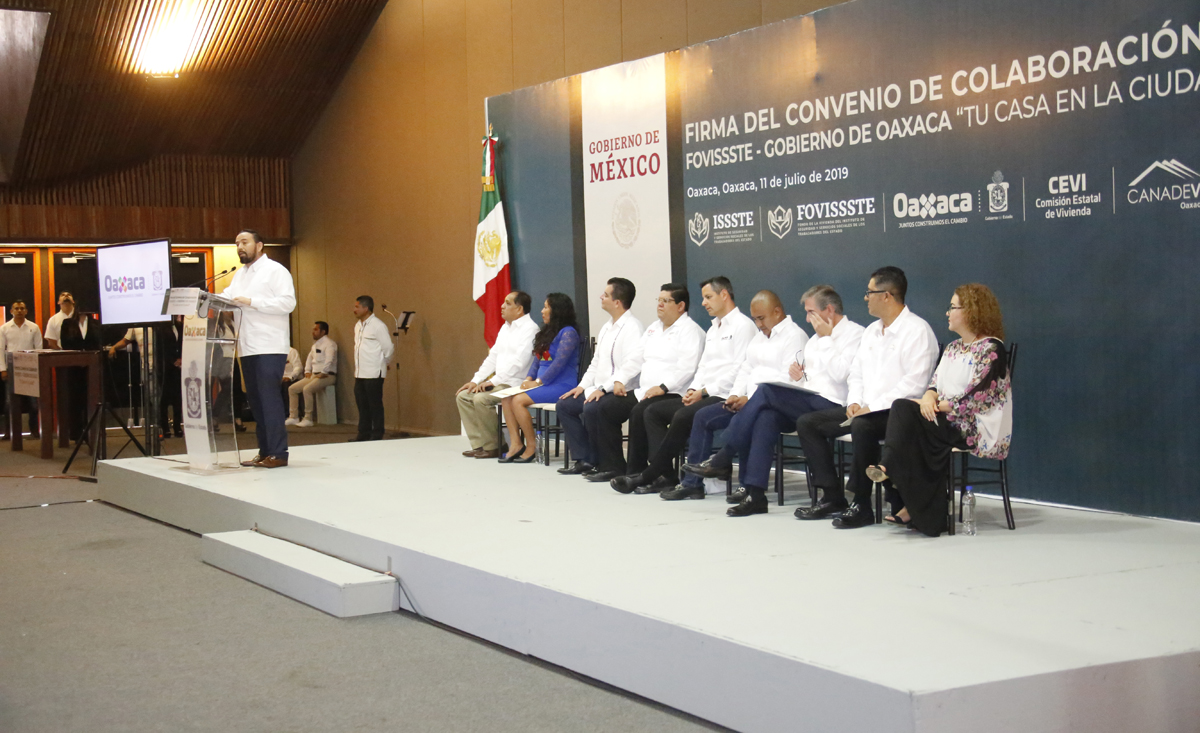 El Vocal Ejecutivo, Agustín Rodríguez López, firmó un convenio de colaboración con el gobernador de Oaxaca, Alejandro Murat Hinojosa