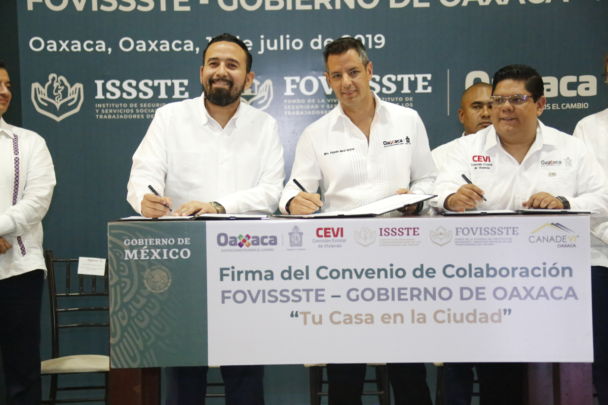Con la firma de este acuerdo, Rodríguez López, informó que buscan abatir el rezago viviendístico de Oaxaca, pues su objetivo es instrumentar acciones, construir alianzas y sumar esfuerzos a favor de los derechohabientes