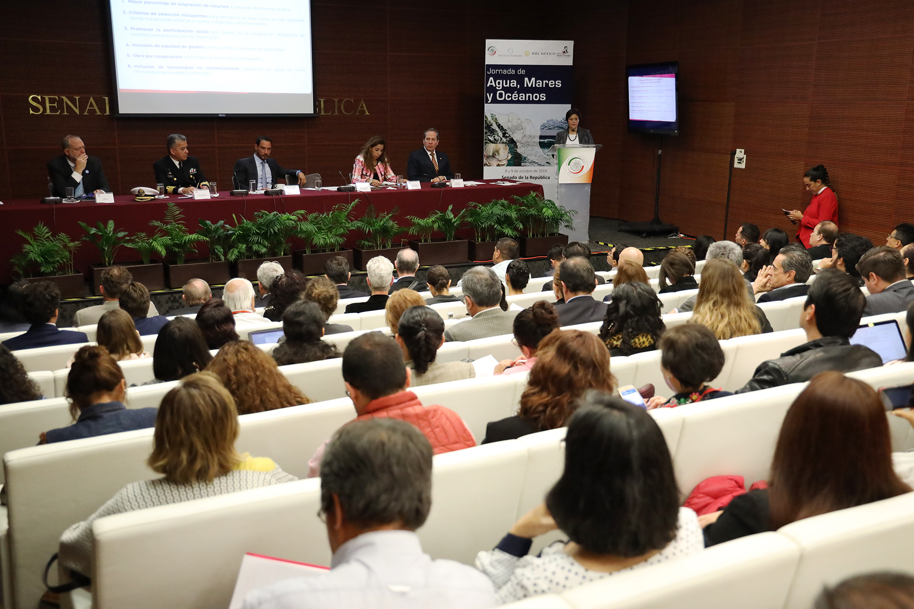 En su conferencia magistral Panorama General de la Situación Hídrica en México 2019-2024, la Directora General de Conagua indicó que el Gobierno de México subsidia a estados y municipios a través de diversos programas.