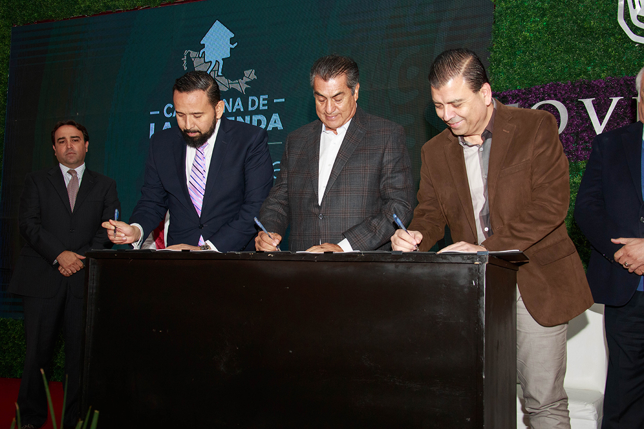 Se firmó un convenio con el Gobernador de la entidad, Jaime Rodríguez Calderón, para trabajar juntos en beneficio de los derechohabientes