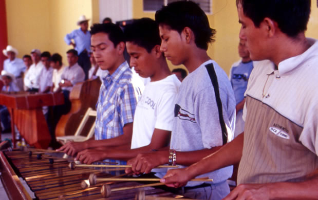 Jakaltekos. Música de marimba de los pueblos jakalteko y chuj de Chiapas.