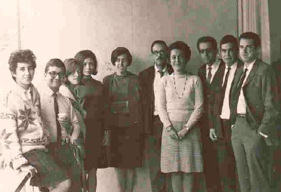 La doctora Silvia Bulbulian aparece en la fotografía (tercera persona de derecha a izquierda)