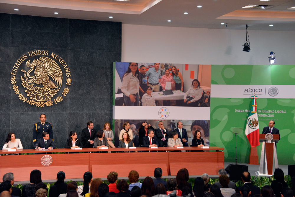 El Secretario del Trabajo y Previsión Social, Alfonso Navarrete Prida, durante la presentación de la Norma Mexicana en Igualdad Laboral y No Discriminación, que fue encabezada por el Presidente de la República, Enrique Peña Nieto.
