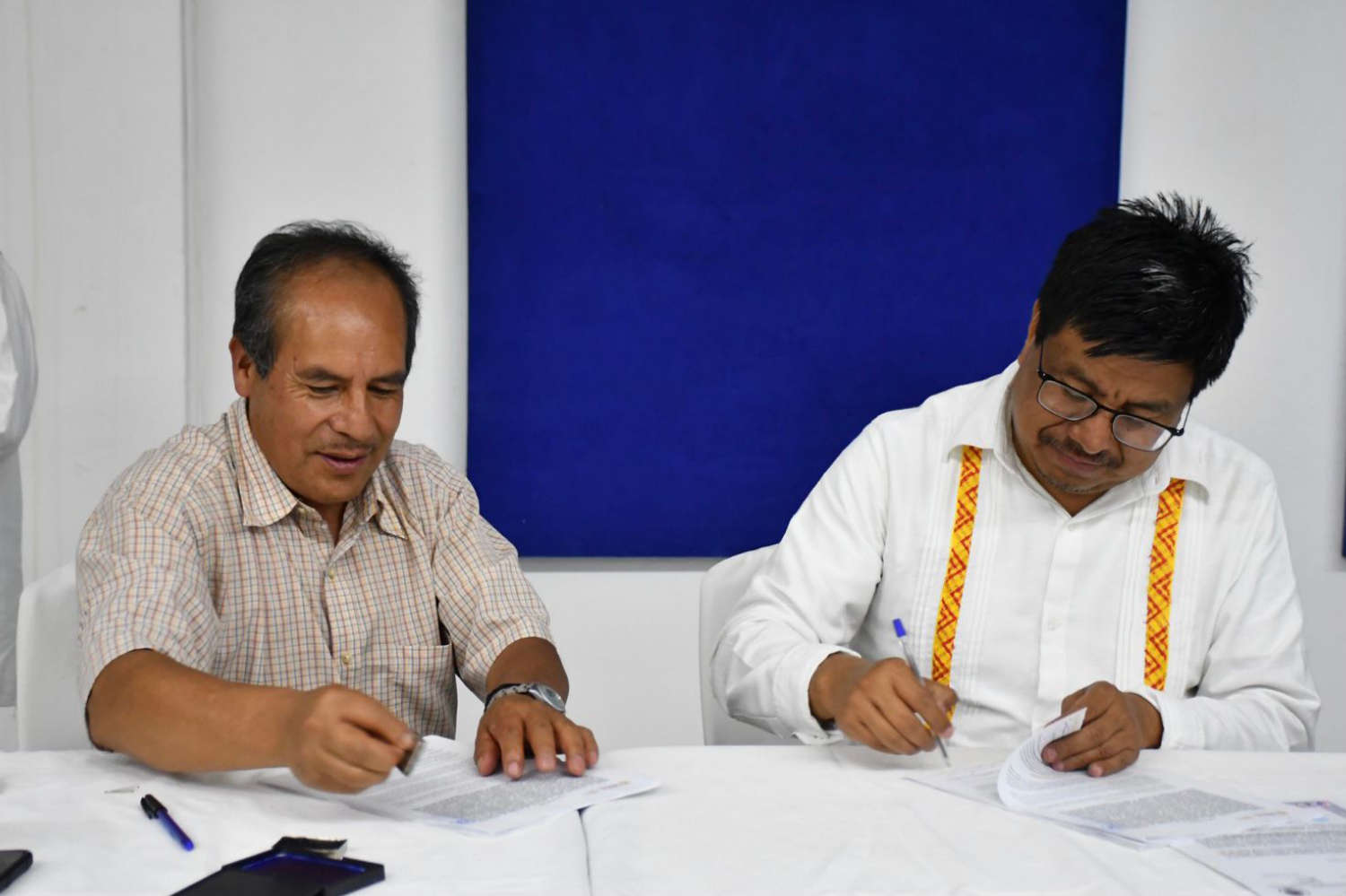 Firman INPI y Autoridades de San Miguel Suchixtepec, convenio para rehabilitar la Casa de la Niñez Indígena.