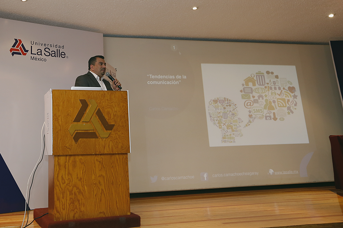 Finalizó el seminario con la presentación del maestro Carlos Camacho y el tema Tendencias de la Comunicación