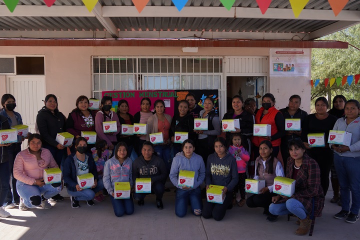 Entregan 835 paquetes de gestión menstrual a estudiantes y figuras educativas de
Sonora