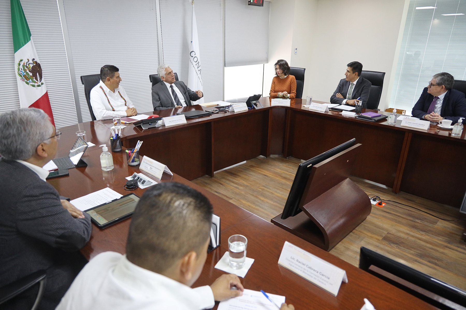 Funcionarios de Conagua y el Gobierno de Oaxaca en reunión de trabajo.