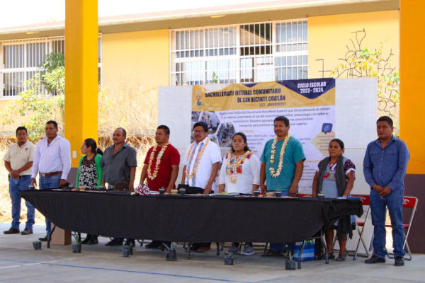 Jóvenes de la sierra sur de Oaxaca se preparan para fortalecer su cultura y valores comunitarios.