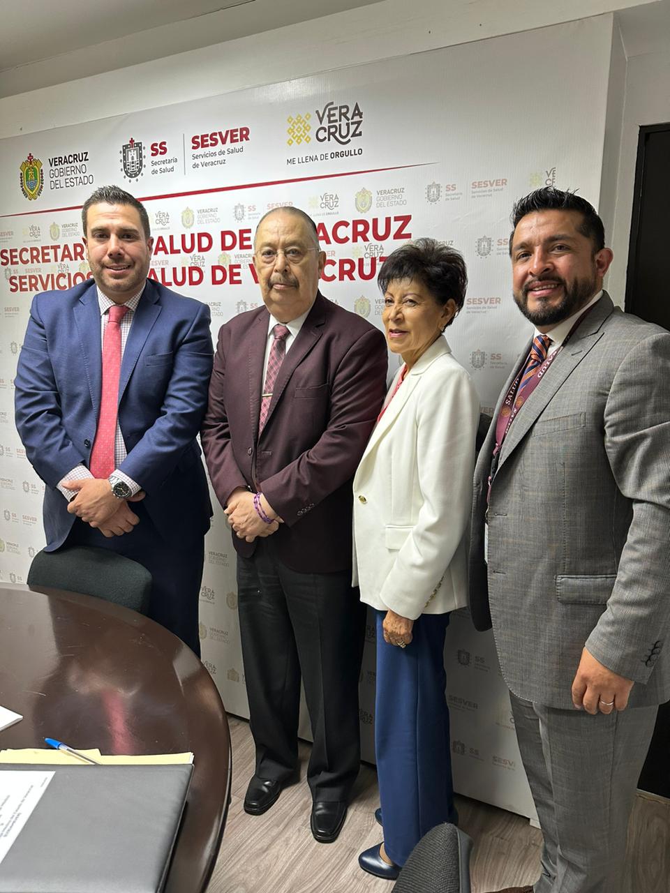 Autoridades de la CONAMED y de la CODAMEVER con el Dr. Gerardo Díaz Morales, Secretario de Salud y Director General de Servicios de Salud de Veracruz