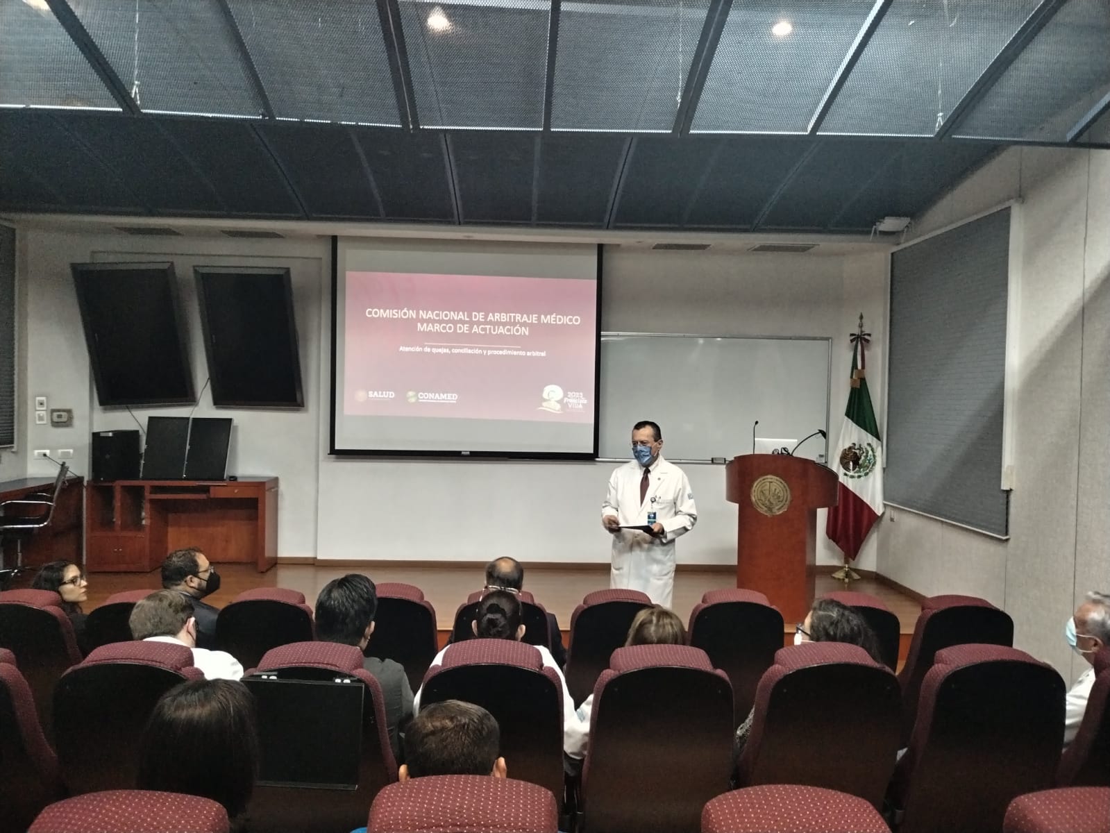 El Dr. José Sifuentes Osornio, Director General del Instituto Nacional de Ciencias Médicas y Nutrición "Salvador Zubirán" recibió al equipo directivo de CONAMED