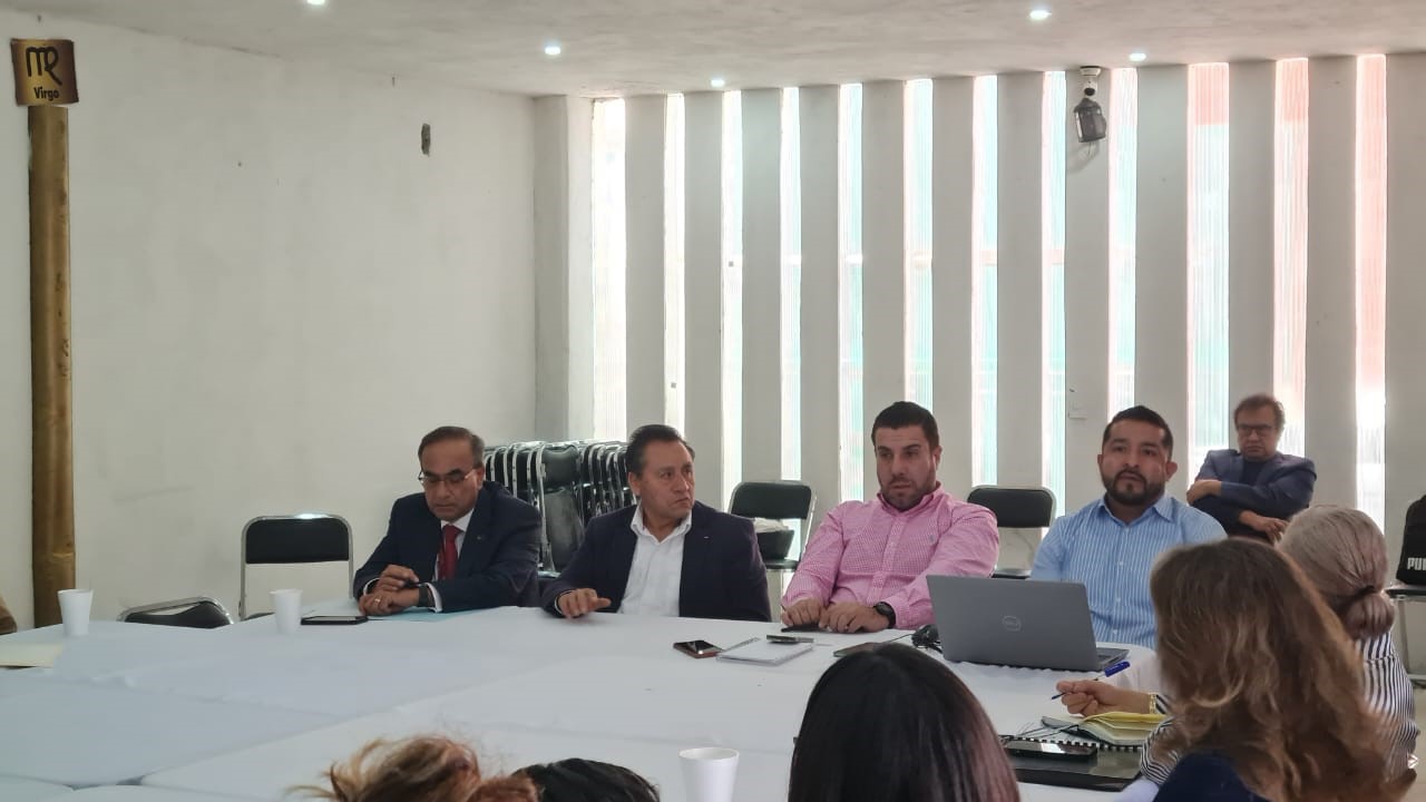 Funcionarios de la CONAMED en la reunión de revisión, actualización y mejora del Modelo Mexicano de Arbitraje Médico.