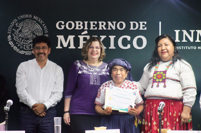 INPI. Inmujeres e INPI entregan premio “Martha Sánchez Néstor” a 20 mujeres indígenas, por trabajo a favor de derechos colectivos.