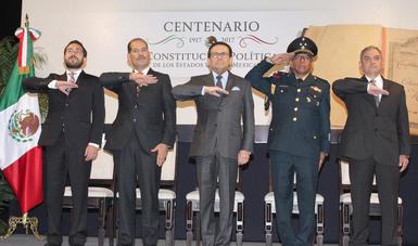 El Secretario de Economía hace entrega del facsimilar de nuestra Carta Magna en Aguascalientes