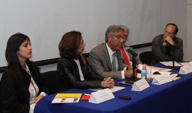 El subsecretario de Ordenamiento Territorial de la SEDATU, Enrique González Tiburcio, en conferencia de prensa en la que se anunció  en el Festival Internacional de Arquitectura y Ciudad Mextrópoli 2017.