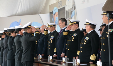 Los Secretarios de Marina, Salud y Educación Pública presiden graduación del personal de Sanidad Naval 