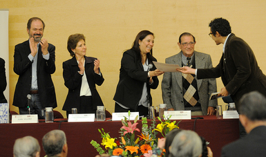 La secretaria de Cultura, María Cristina García Cepeda, celebró la quinta edición del galardón de poesía que honra la memoria de Joaquín Xirau y reconoce la creación literaria de las nuevas generaciones.