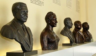 Monumentos del profesor Luis Álvarez Barret, Soledad Anaya Solórzano, José Santos Valdés García, Lauro Aguirre y Daniel Delgadillo.