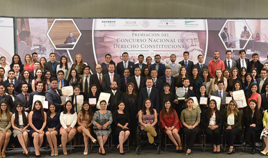 El Secretario de Gobernación, Miguel Ángel Osorio Chong, encabezó el Premio del Concurso Nacional de Derecho Constitucional