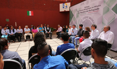 El Secretario de Gobernación, Miguel Ángel Osorio Chong, durante el Diálogo con Jóvenes Refugiados en México, con motivo del Día Mundial del Refugiado.