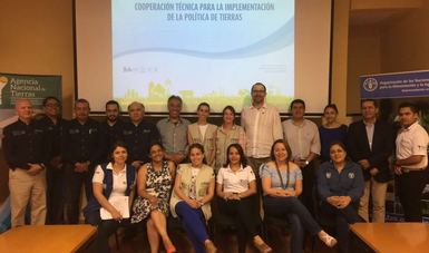 Foto general donde aparecen los participantes en este encuentro México-Colombia.