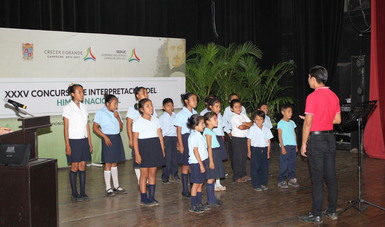 Participan alumnos de Conafe en el XXXV Concurso de Interpretación del Himno Nacional.