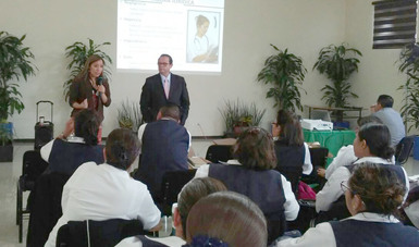 El Lic. Tomás Méndez Ormaechea impartió la plática sobre Implicaciones legales en el ejercicio del personal de enfermería  y la L.E. Ana Laura Martínez Vega impartió la plática sobre Registros clínicos en enfermería.