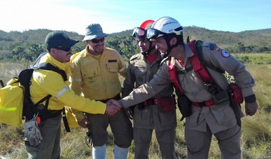 Participa mexicano en capacitación a equipo brasileño de combate de incendios
