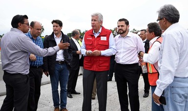 Brinda SCT apoyo total a familiares de víctimas del accidente en la autopista México-Cuernavaca