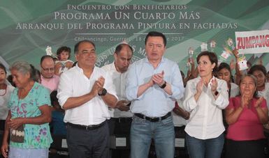 La secretaria de Desarrollo Agrario, Territorial y Urbano, Rosario Robles Berlanga, junto con el titular de Gobernación, Miguel Ángel Osorio Chong, y el gobernador de Guerrero.