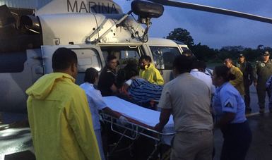 SEMAR realiza evacuación médica vía área de tripulantes de un Helicóptero que se desplomó en la Mar, en Chiapas
