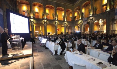 El subsecretario de Desarrollo Urbano y Vivienda, Juan Carlos Lastiri Quirós, durante su intervención en la inauguración del Simposio de Financiamiento a la Vivienda 2017