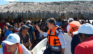 Recorre Nuño Mayer comunidades chiapanecas de difícil acceso, afectadas por el sismo