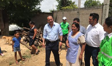 Alfonso Navarrete recorre zona afectada por sismo en Chiapas