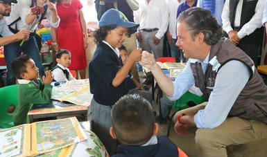 A partir del programa Escuelas al Cien, que destinará casi mil 200 millones de pesos a la rehabilitación de planteles en Puebla