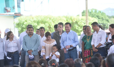 En el marco de este evento, la niña Jade Estefaní Cabrera González pidió hacer uso de la palabra. Habló en representación de los niños reformeños y solicitó que la reconstrucción de las escuelas se realice lo antes posible.