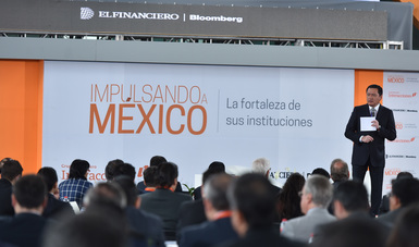 El Secretario de Gobernación, Miguel Ángel Osorio, durante su participación en el foro Impulsando A México, la Fortaleza de sus Instituciones