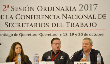 Imagen del Subsecretario Ignacio Rubí haciendo uso de la palabra en una conferencia de la Conasetra