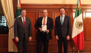 El Director General de HSBC Holdings, Stuart Gulliver, recibe la Condecoración de la Orden Mexicana del Águila Azteca