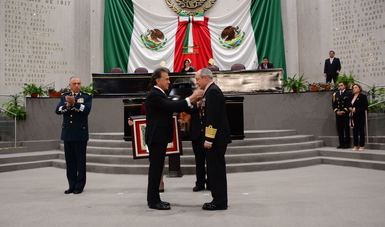 La Sexagésima Cuarta Legislatura del Honorable Congreso del Estado de Veracruz entrega medalla “Adolfo Ruiz Cortines 2017”a la SEMAR