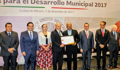 El Subsecretario de Gobierno de esta dependencia, René Juárez Cisneros, encabeza la entrega de reconocimientos del “Programa Agenda para el Desarrollo Municipal 2017”


